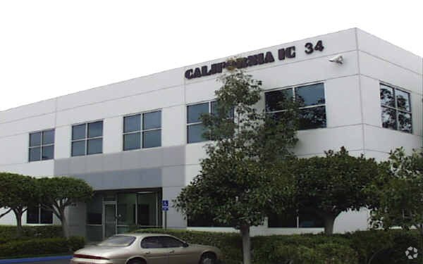 34 Mauchly, Irvine, CA à louer - Photo de l’immeuble – Image 3 sur 7