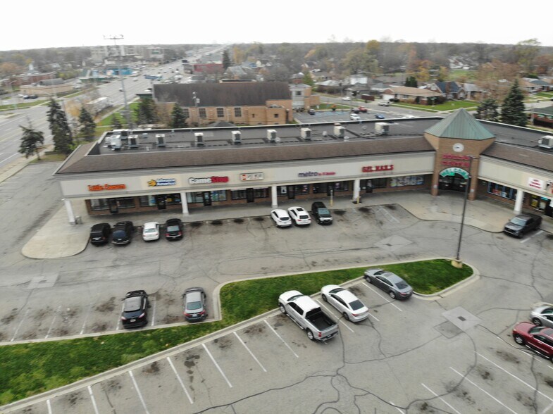 15405 Gratiot Ave, Detroit, MI à louer - Photo de l’immeuble – Image 2 sur 5