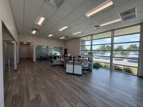9675 NW 174th St, Hialeah, FL à louer Photo intérieure– Image 1 sur 3