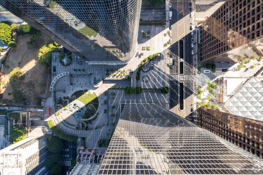 350 S Grand Ave, Los Angeles, CA à louer - Photo de l’immeuble – Image 3 sur 4
