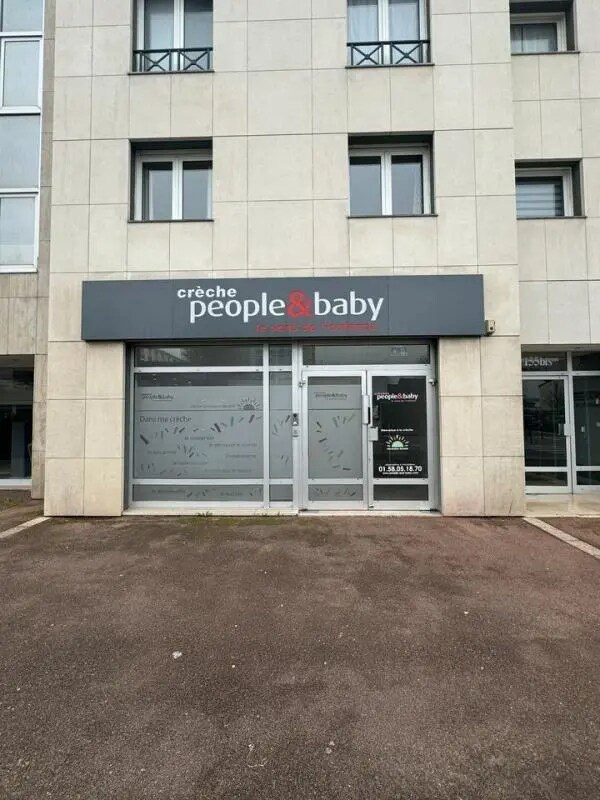 Local commercial dans Saint-Germain-en-Laye à louer Photo de l’immeuble– Image 1 sur 8