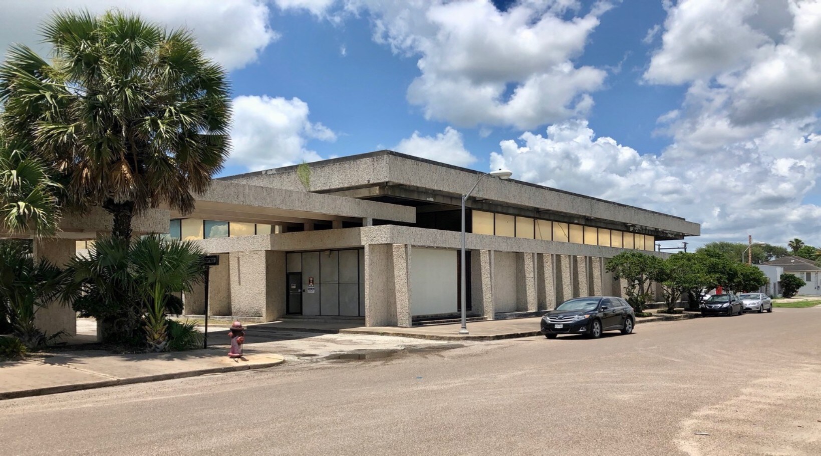 422 E Avenue B, Robstown, TX à louer Photo principale– Image 1 sur 34