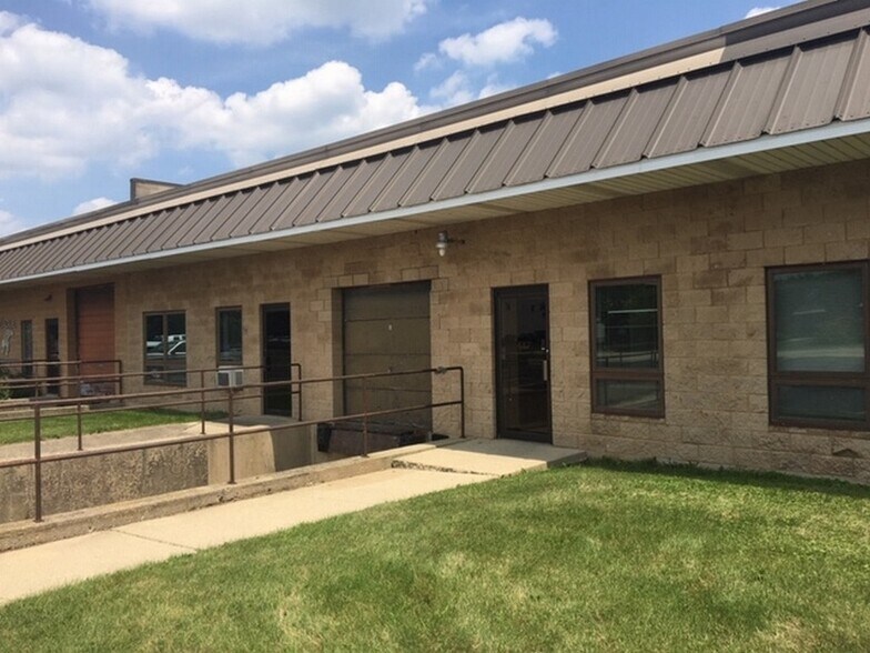 455-457 S Dartmoor Dr, Crystal Lk, Crystal Lake, IL à vendre - Photo de l’immeuble – Image 3 sur 15