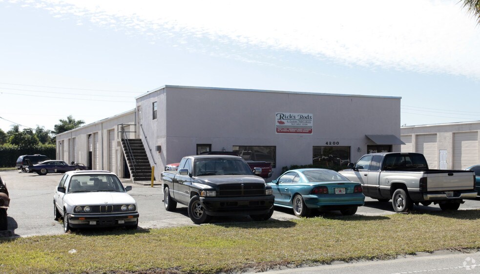 4200 Westroads Dr, West Palm Beach, FL à louer - Photo principale – Image 1 sur 2