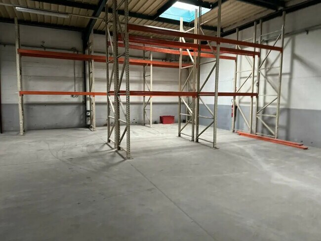 Plus de détails pour 13 Rue Henri Farman, Tremblay-en-France - Bureau, Local d'activités à louer