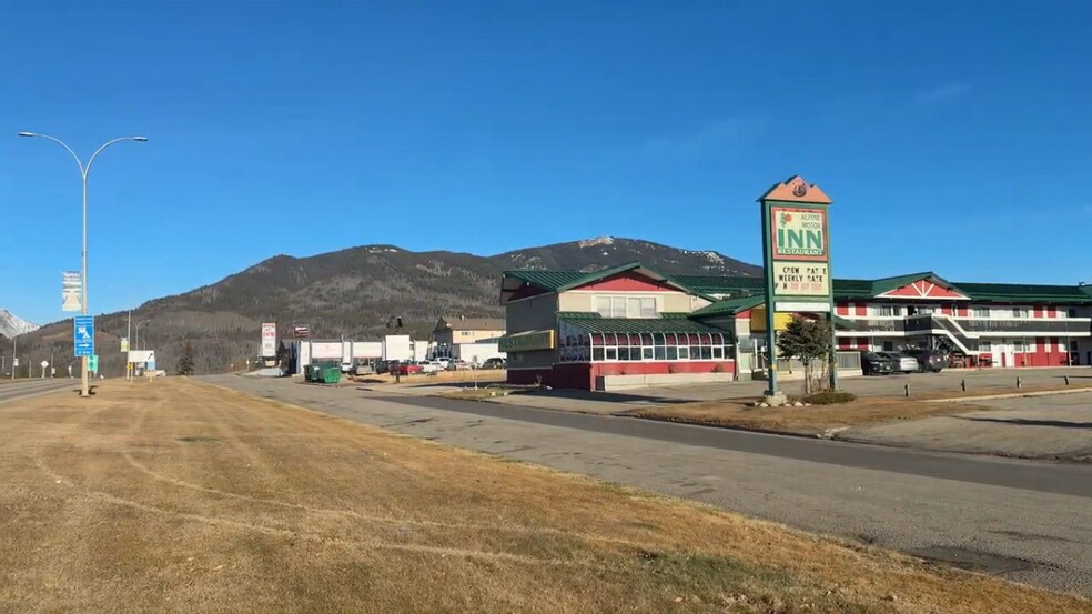10005 100 St, Grande Cache, AB à vendre - Photo de l’immeuble – Image 2 sur 7