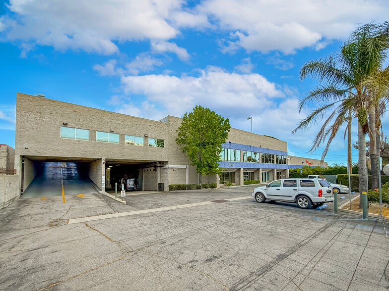9540 De Soto Ave, Chatsworth, CA à louer - Photo principale – Image 1 sur 9