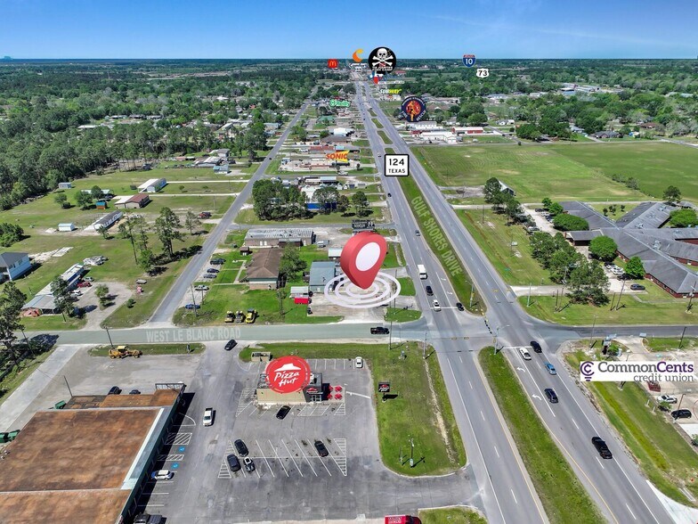 1220 Highway 124, Winnie, TX à vendre - Photo de l’immeuble – Image 3 sur 24