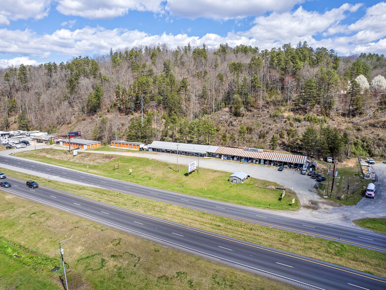 5262 US Highway 74 W, Whittier, NC à vendre - Photo de l’immeuble – Image 3 sur 66