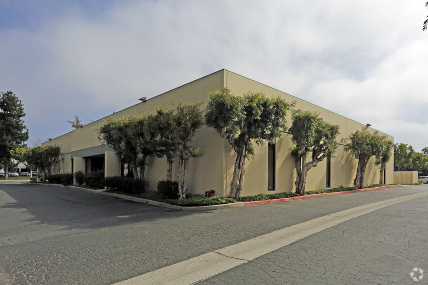 2064 Eastman Ave, Ventura, CA à louer - Photo de l’immeuble – Image 3 sur 6