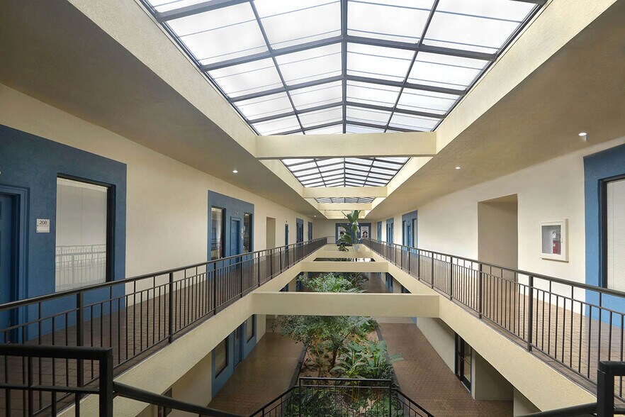 1601 E Lamar Blvd, Arlington, TX à louer - Photo de l’immeuble – Image 3 sur 12