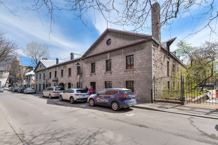 300 Pl D'youville, Montréal, QC à louer - Photo de l’immeuble – Image 3 sur 9