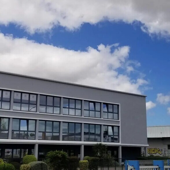 Bureau dans Caen à louer - Photo de l’immeuble – Image 1 sur 7