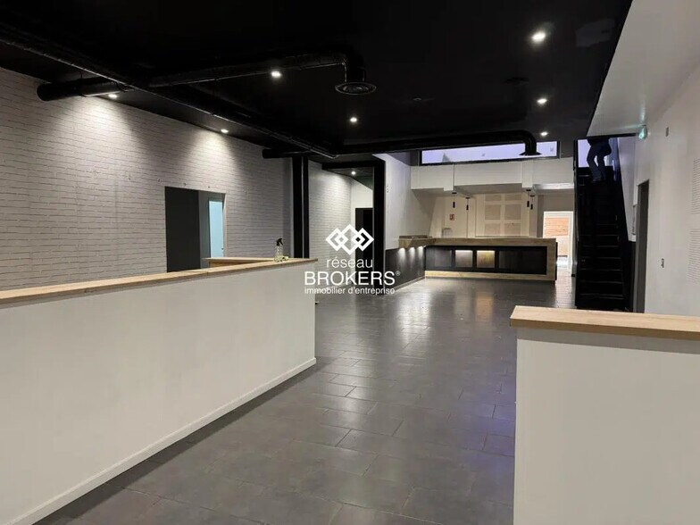 Local commercial dans Le Pontet à louer - Hall d’entrée – Image 1 sur 4