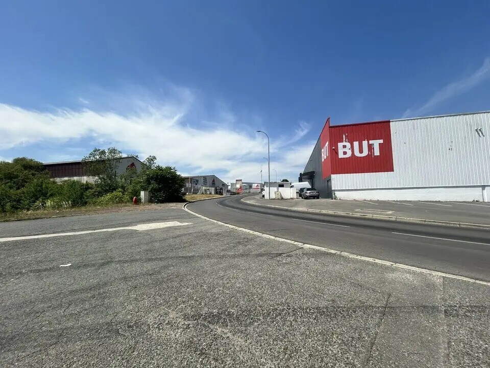 Local d'activités dans Montceau-les-Mines à vendre Photo de l’immeuble– Image 1 sur 5