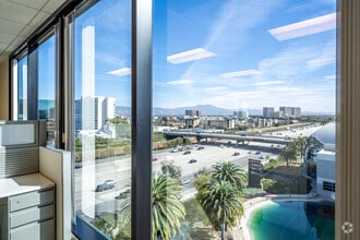 18101 Von Karman Ave, Irvine, CA à louer Photo de l’immeuble– Image 2 sur 2