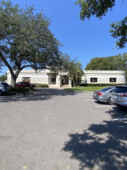 3023 Eastland Blvd, Clearwater, FL à louer - Photo de l’immeuble – Image 3 sur 6