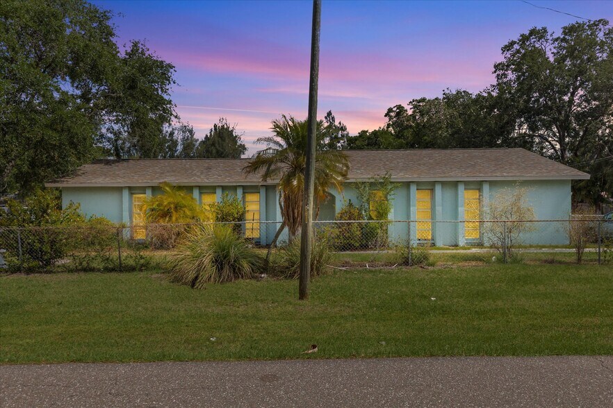 5651 Crestmont St, Clearwater, FL à vendre - Photo principale – Image 1 sur 35