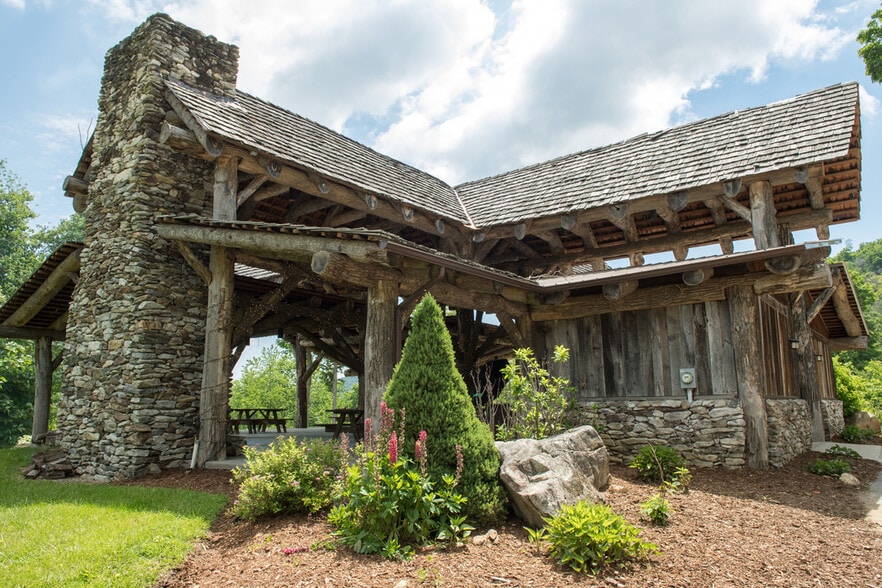 2607 Wolf Laurel Rd, Mars Hill, NC à vendre - Photo de l’immeuble – Image 3 sur 20