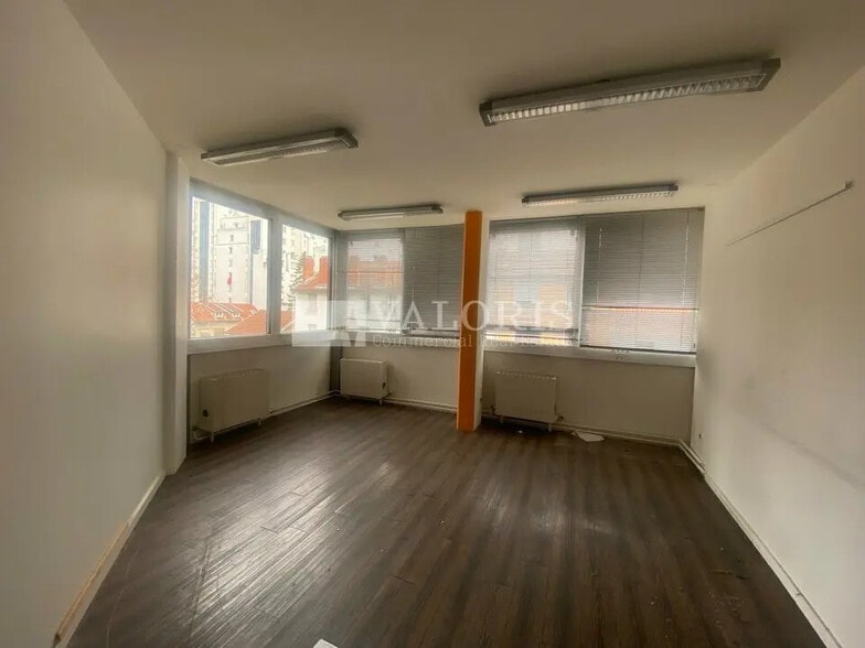 Local d’activités dans Villeurbanne à louer - Photo de l’immeuble – Image 2 sur 11