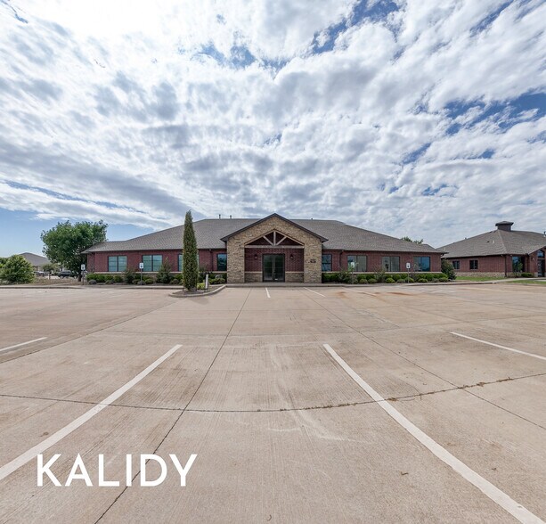 2220 NW 164th St, Edmond, OK à louer - Photo de l’immeuble – Image 2 sur 97