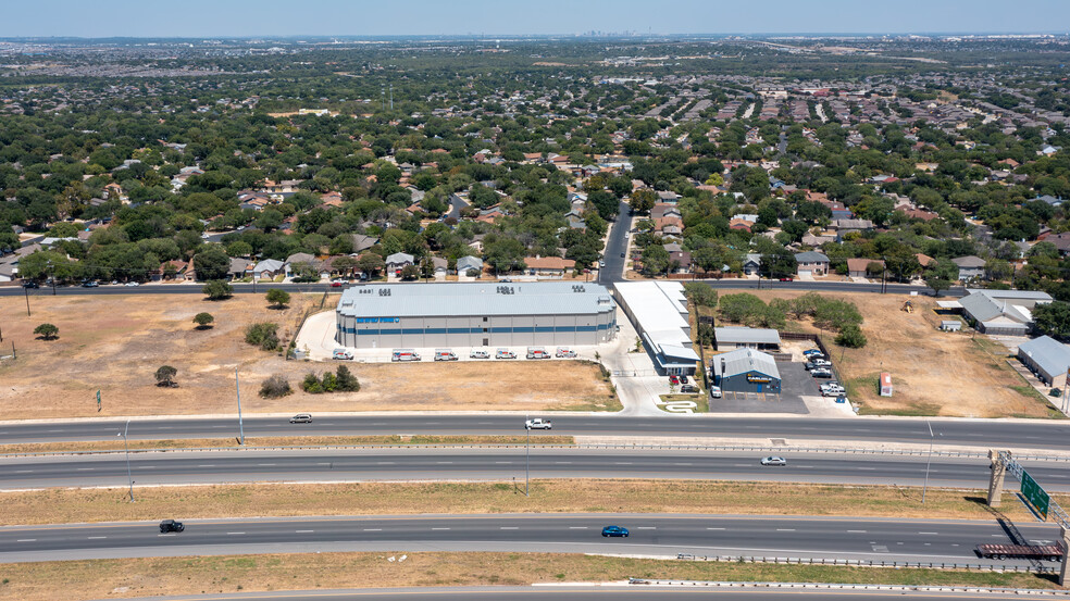 3414 W Loop 1604 S, San Antonio, TX à louer - Photo principale – Image 1 sur 13