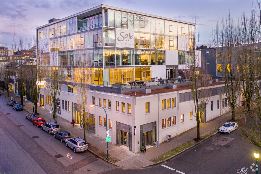 22 E 5th Ave, Vancouver, BC à louer - Photo de l’immeuble – Image 1 sur 16