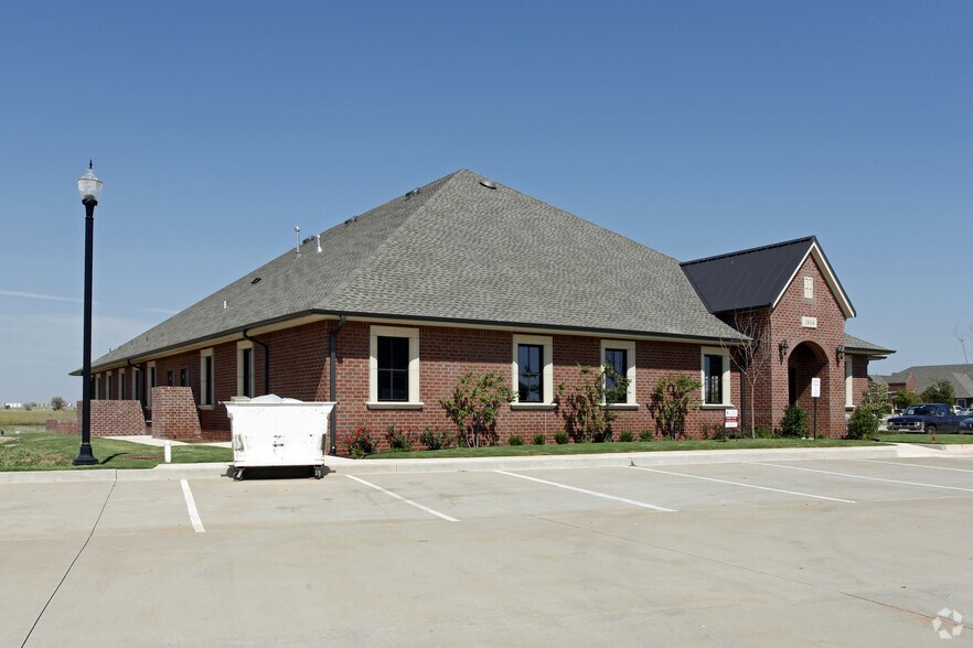 1804 Commons Cir, Yukon, OK à louer - Photo de l’immeuble – Image 2 sur 4