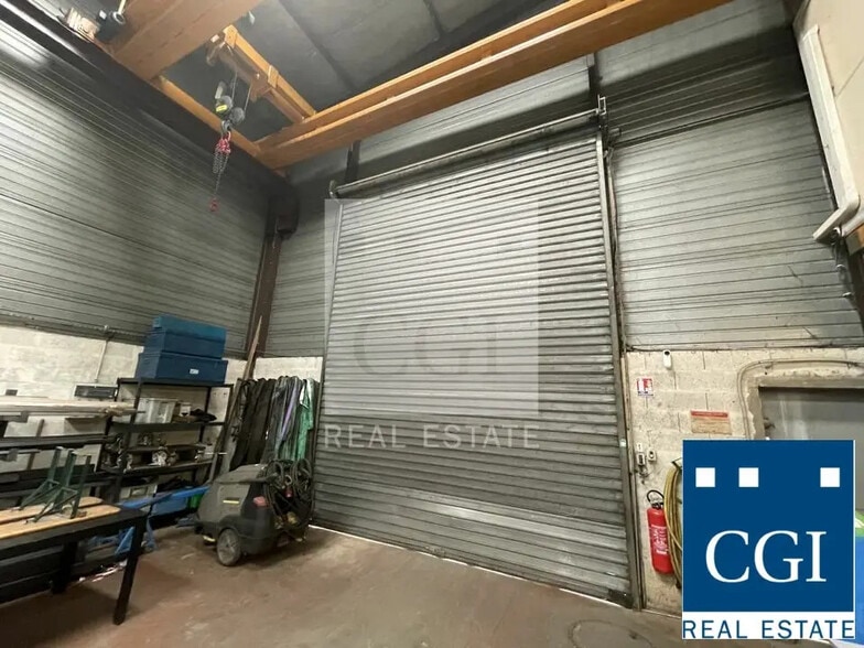 Local d’activités dans Domène à louer - Photo de l’immeuble – Image 2 sur 4