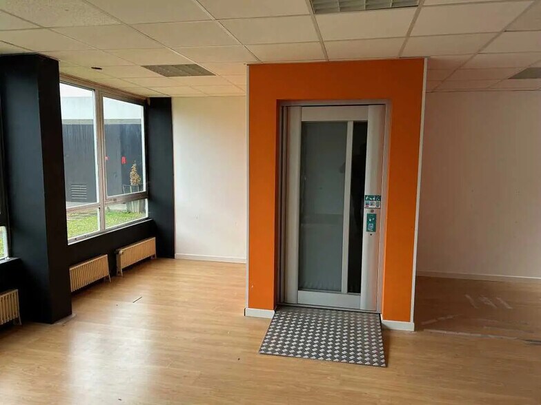 Local d’activités dans Sotteville-lès-Rouen à louer - Photo de l’immeuble – Image 2 sur 3