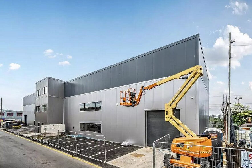 142 Johnson St, Southall à louer - Photo de l’immeuble – Image 3 sur 9