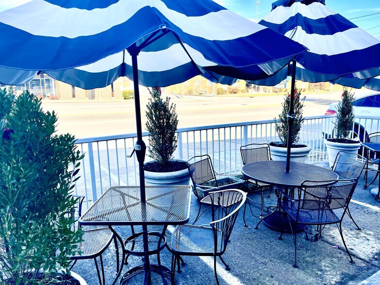 911 W North Bend Rd, Cincinnati, OH à vendre - Photo de l’immeuble – Image 2 sur 5