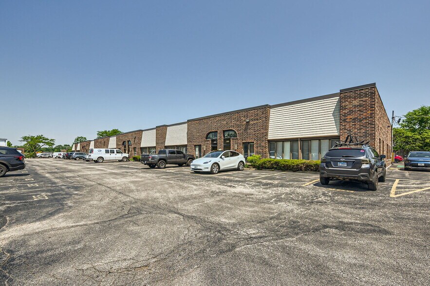 271-285 E Helen Rd, Palatine, IL à louer - Photo de l’immeuble – Image 2 sur 11