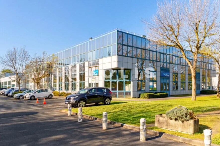 Local d’activités dans Fresnes à louer - Photo de l’immeuble – Image 1 sur 8