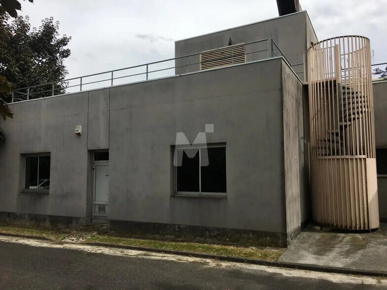 Bureau dans Savigny-le-Temple à louer - Photo de l’immeuble – Image 3 sur 15