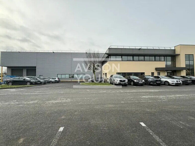 Local d’activités dans Le Mesnil-Amelot à louer - Photo de l’immeuble – Image 1 sur 7