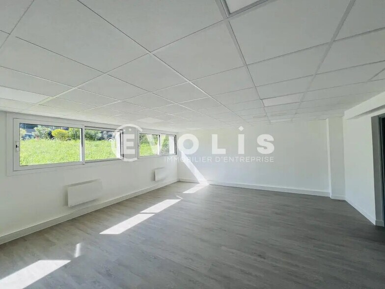 Bureau dans Maisons-Alfort à louer - Photo de l’immeuble – Image 1 sur 10