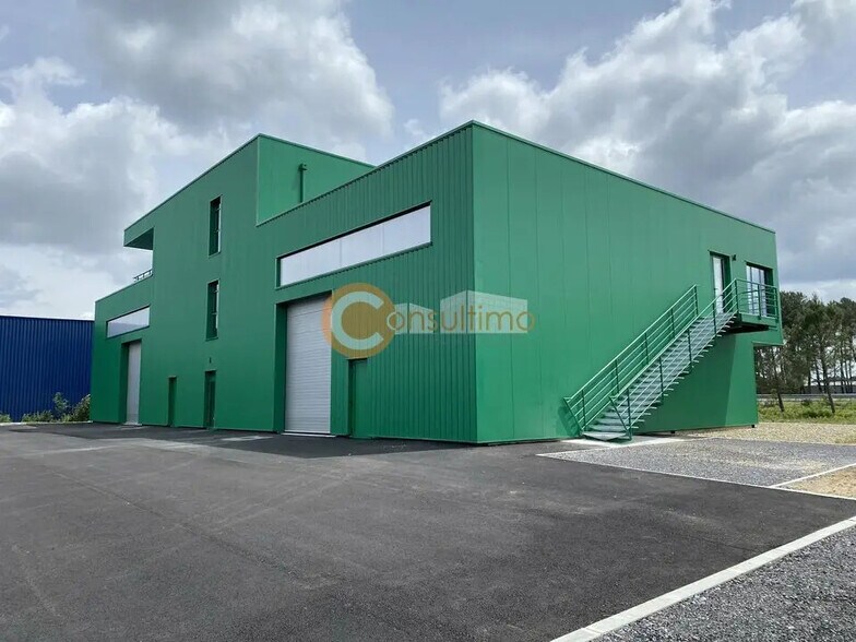 Local d'activités dans Mios à vendre - Photo de l’immeuble – Image 2 sur 12