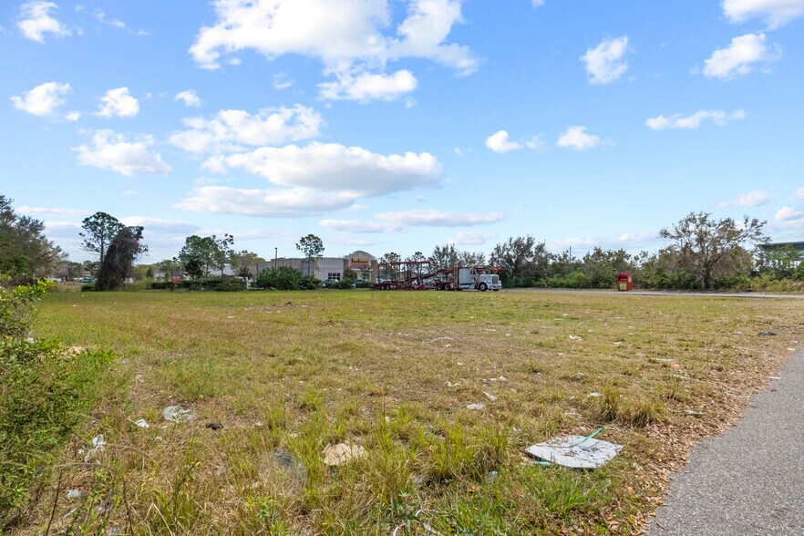 10728 Big Bend Rd, Riverview, FL à vendre - Photo de l’immeuble – Image 3 sur 11