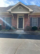 701 W Main St, Jamestown, NC à louer Photo de l’immeuble– Image 1 sur 8