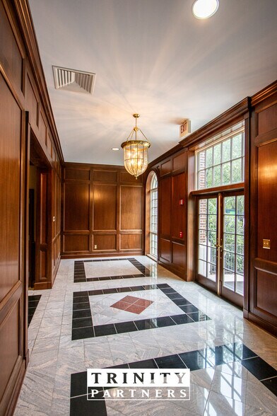 4875 Forest Dr, Columbia, SC à louer - Photo de l’immeuble – Image 3 sur 6