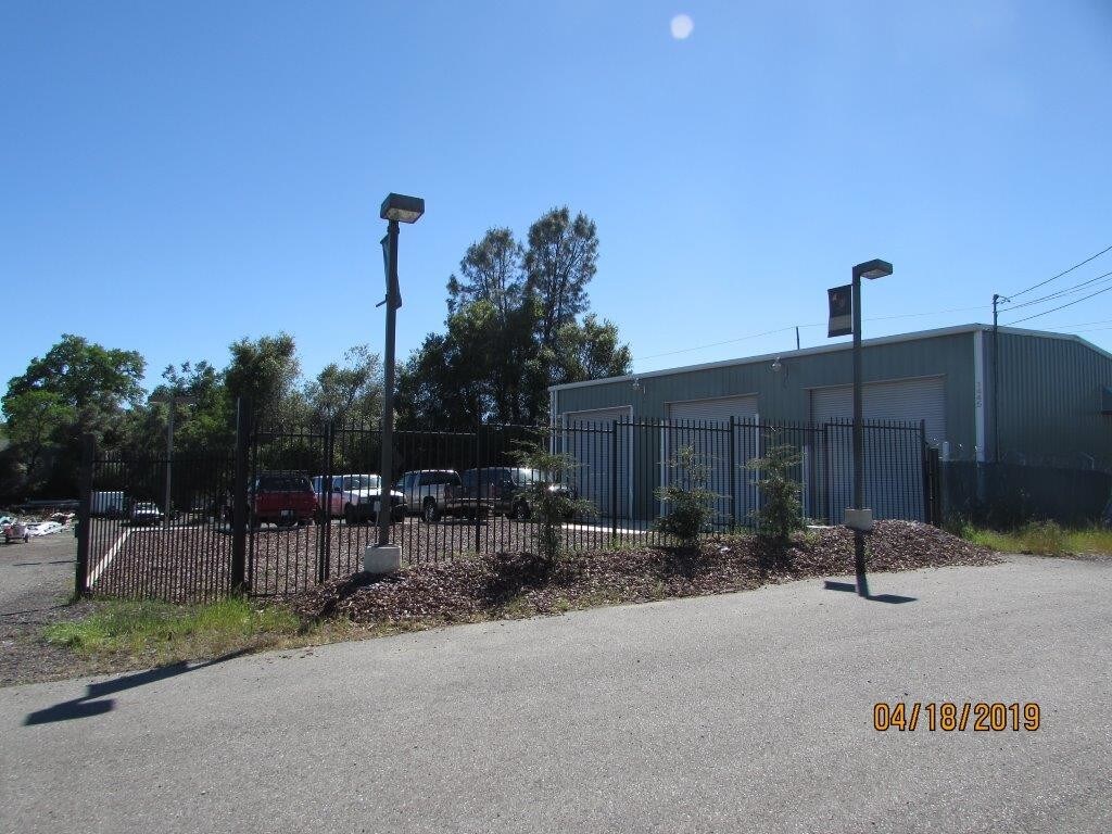 1445 Grange St, Redding, CA à louer Photo de l’immeuble– Image 1 sur 7