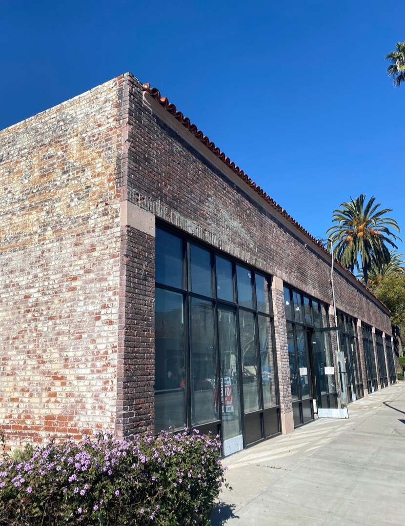 715-725 N Los Robles Ave, Pasadena, CA à louer Photo de l’immeuble– Image 1 sur 7