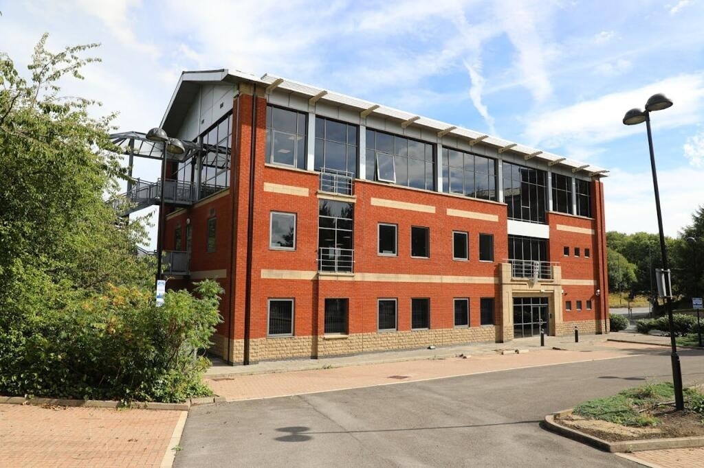 1 Sterling Way, Tingley à louer Photo de l’immeuble– Image 1 sur 3