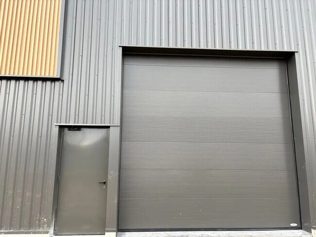 Plus de détails pour Bureau, Local d'activités à louer