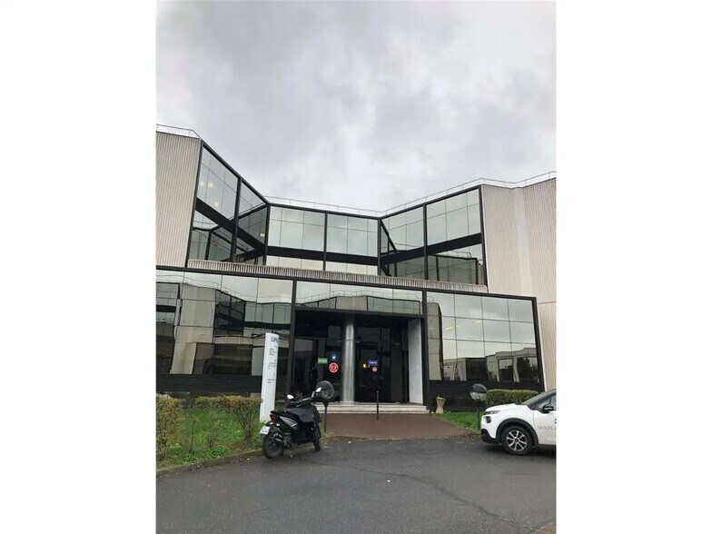 Bureau dans Argenteuil à vendre - Photo de l’immeuble – Image 3 sur 11