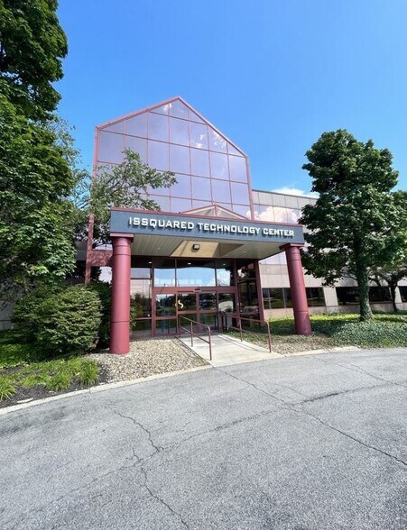 100 7th Ave, Chardon, OH à louer - Photo de l’immeuble – Image 1 sur 7