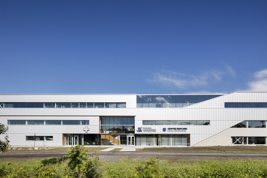 809 Rte Des Rivières, Lévis, QC à louer - Photo de l’immeuble – Image 2 sur 14