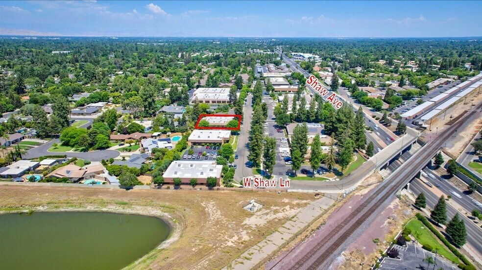 2600 W Shaw Ln, Fresno, CA à vendre - Photo de l’immeuble – Image 3 sur 55