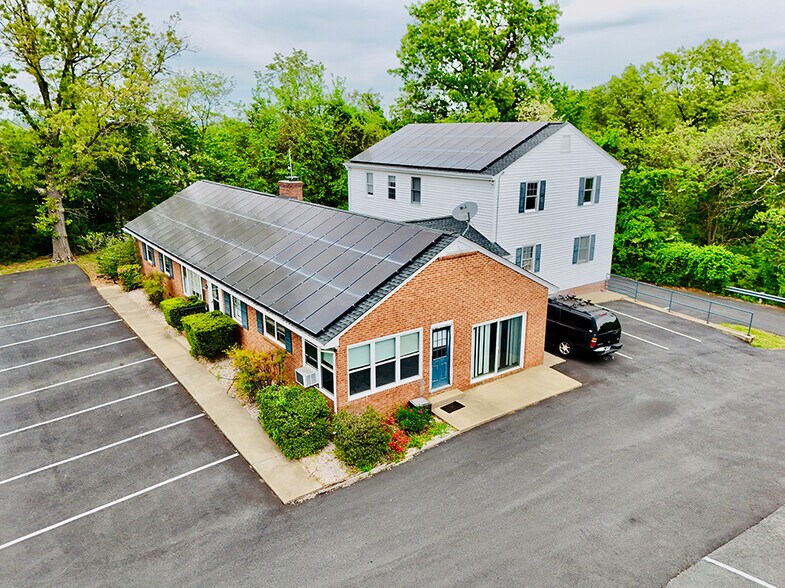 1455 Rio Road East, Charlottesville, VA à vendre - Photo de l’immeuble – Image 1 sur 8